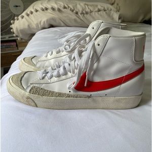 Nike Blazer Mid '77 Vintage Sneaker in Red